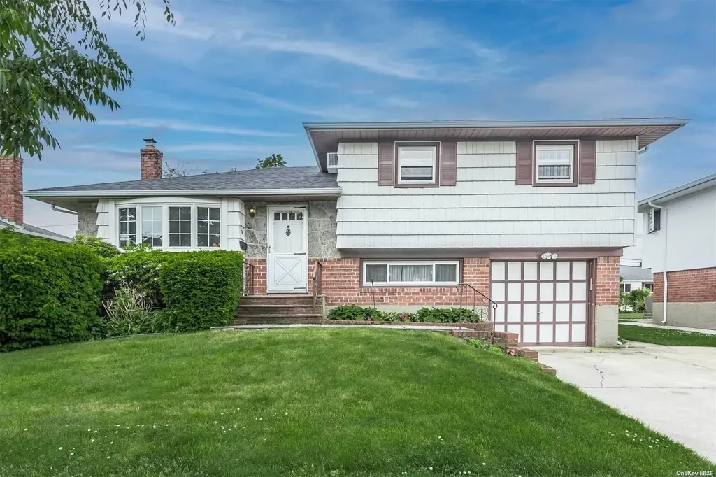 120 Lincoln Road E Plainview NY 11803