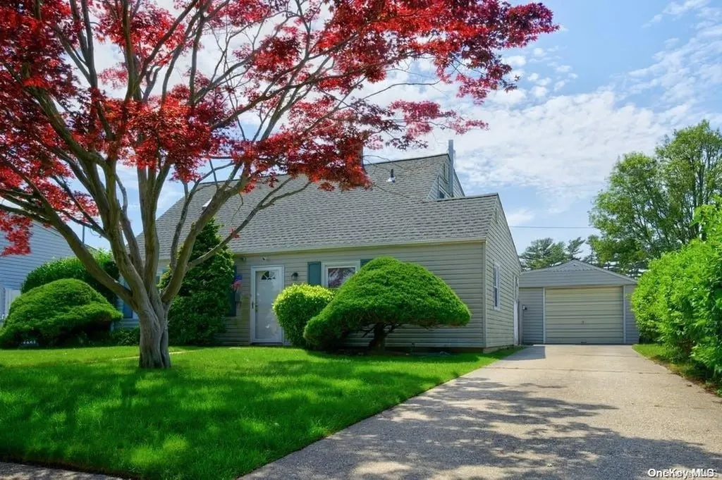 14 Rock Lane Levittown NY 11756