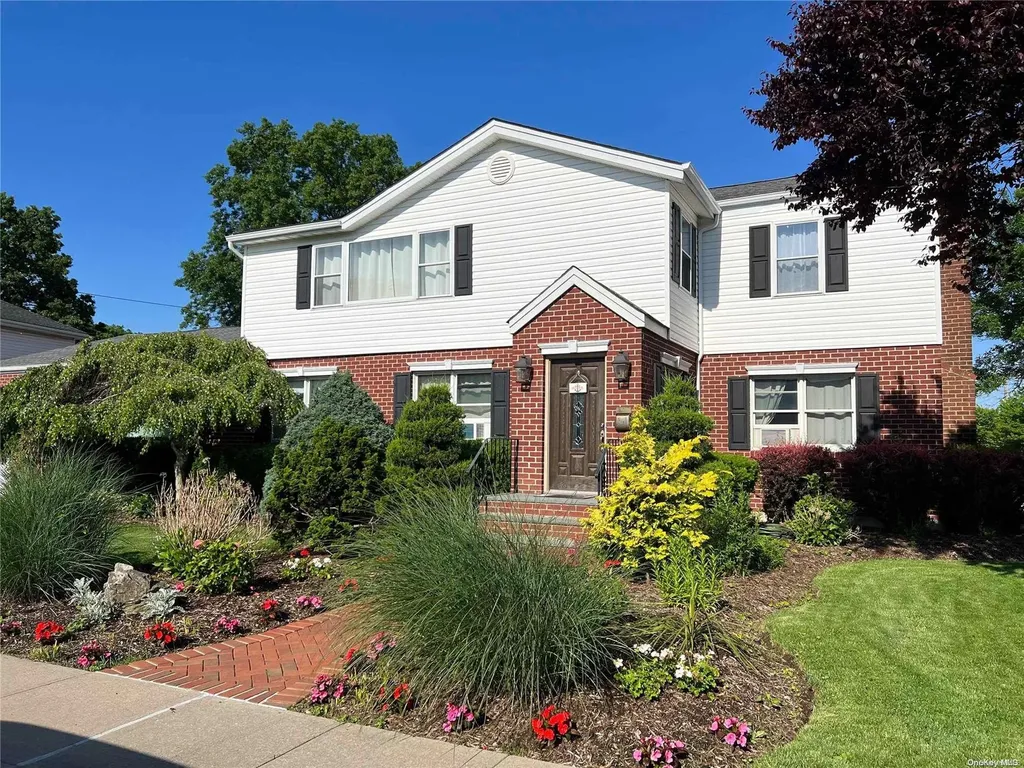 378 Hillside Drive S New Hyde Park NY 11040