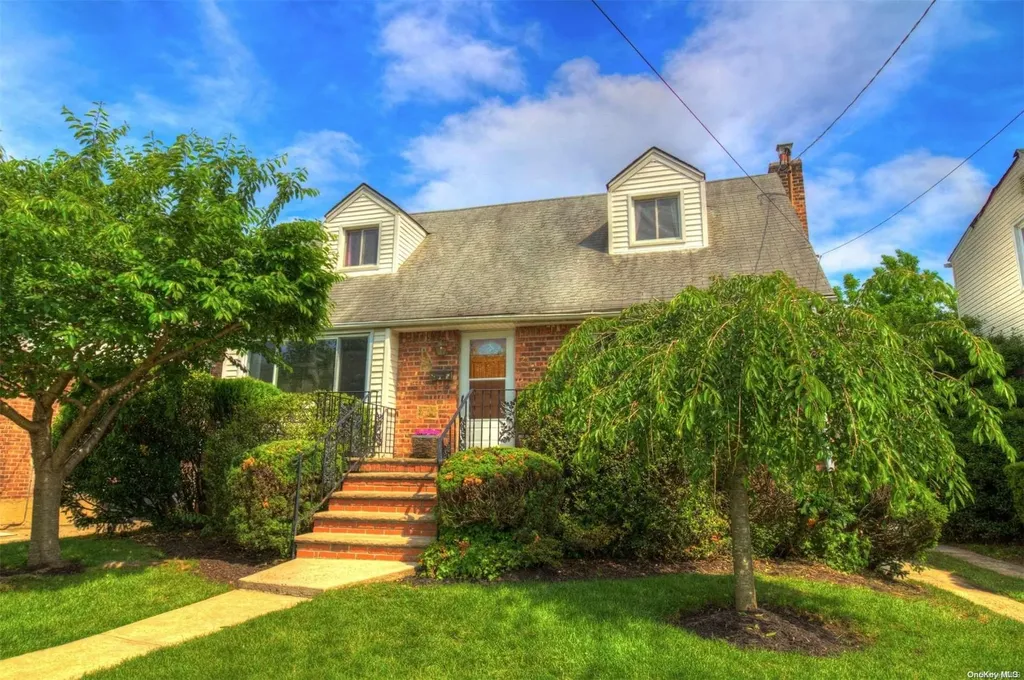 297 Bixley Heath Lynbrook NY 11563