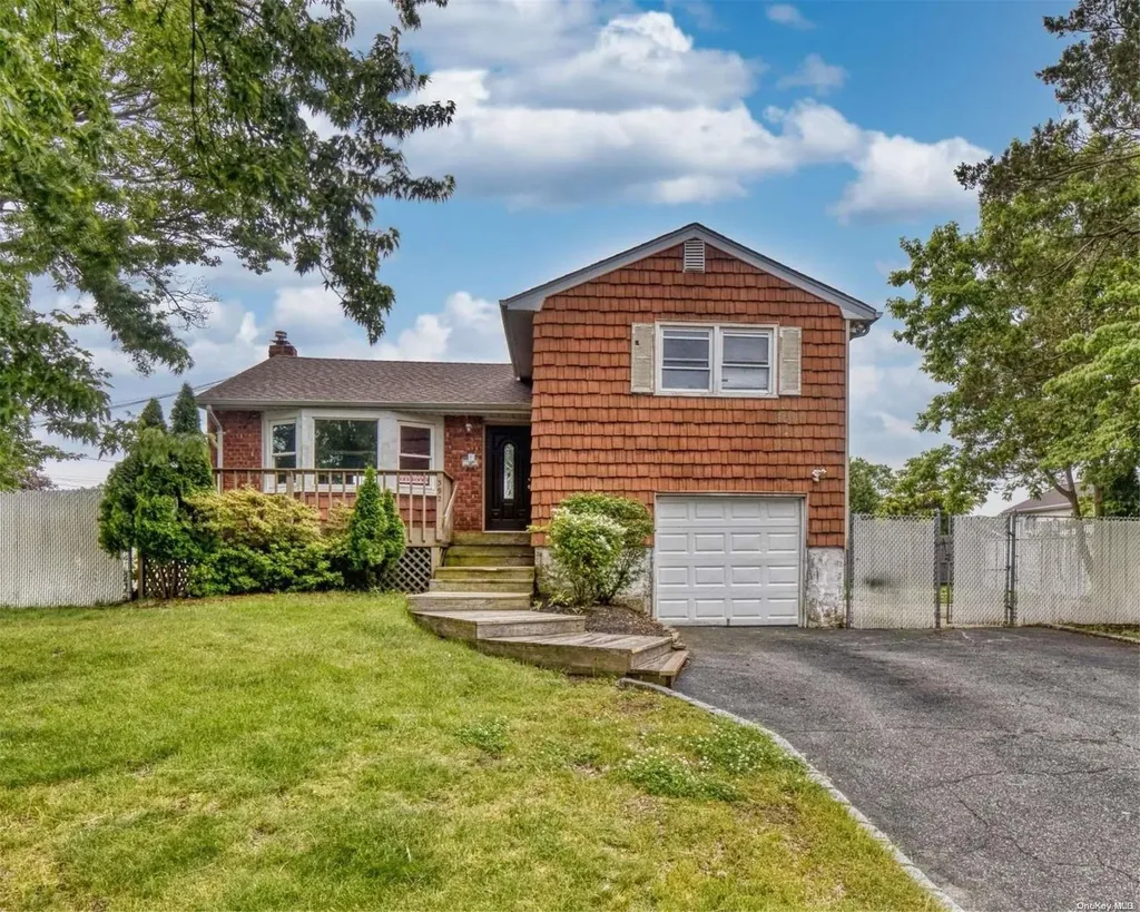 392 Lake Avenue Deer Park NY 11729