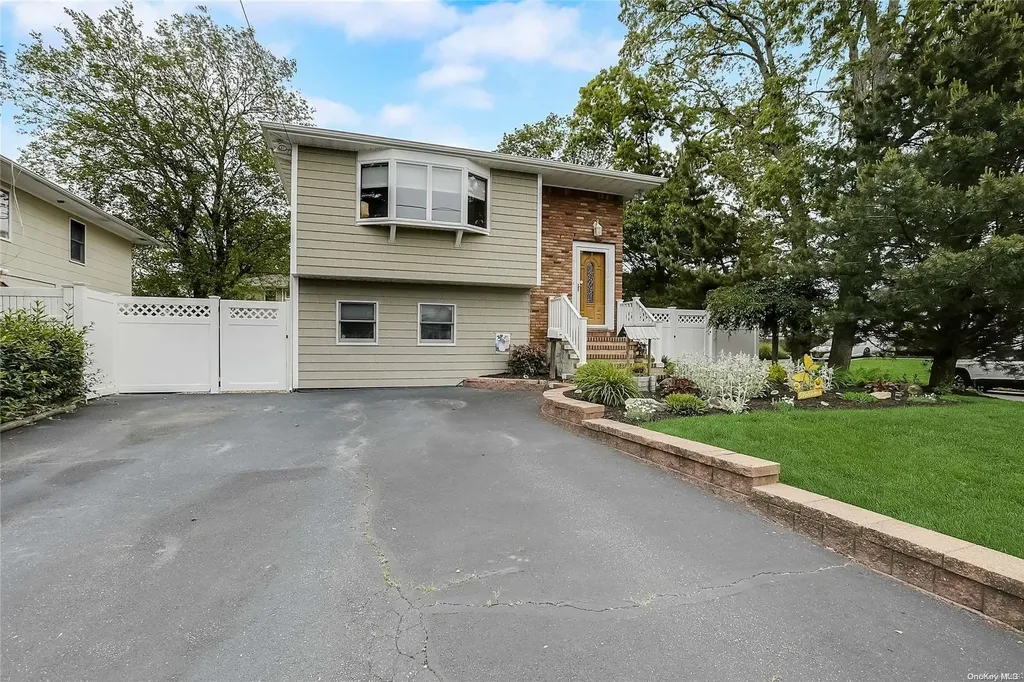 61 Moffitt Boulevard Islip NY 11751