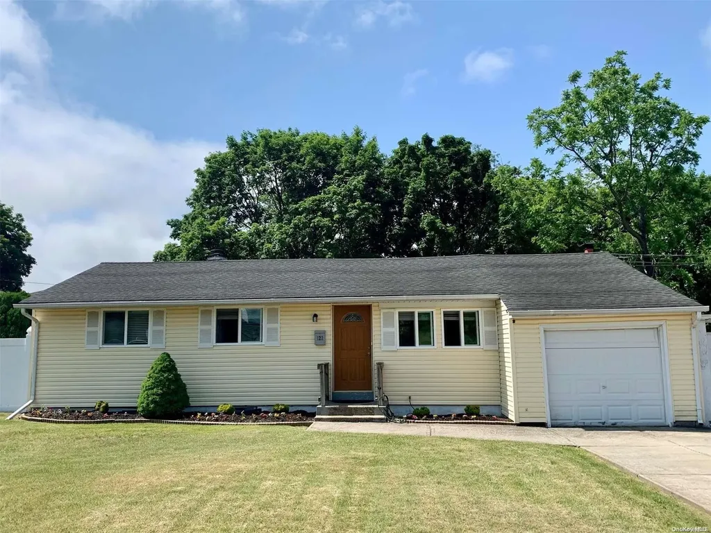 122 Applegate Drive Central Islip NY 11722