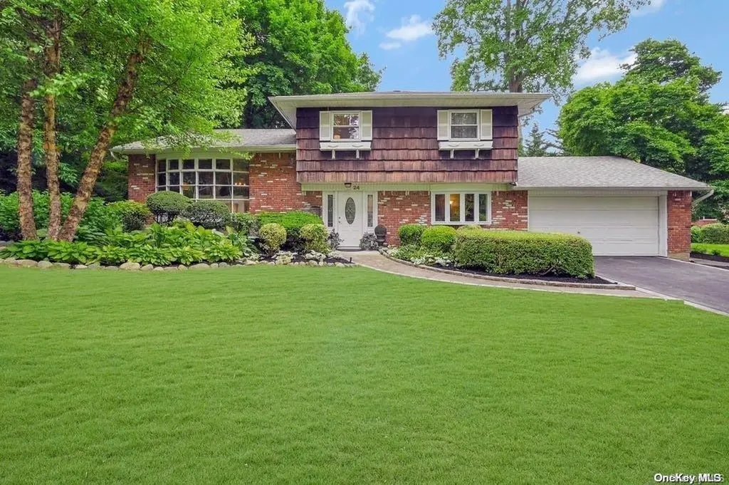 24 Biscayne Drive Huntington NY 11743