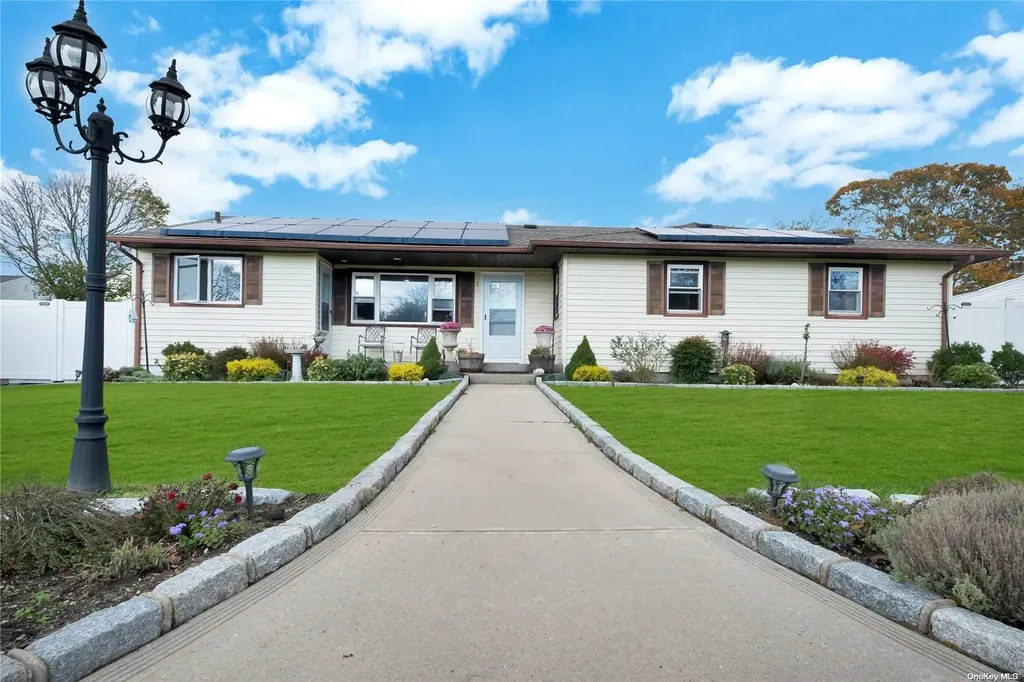 7 Rugby Drive Shirley NY 11967