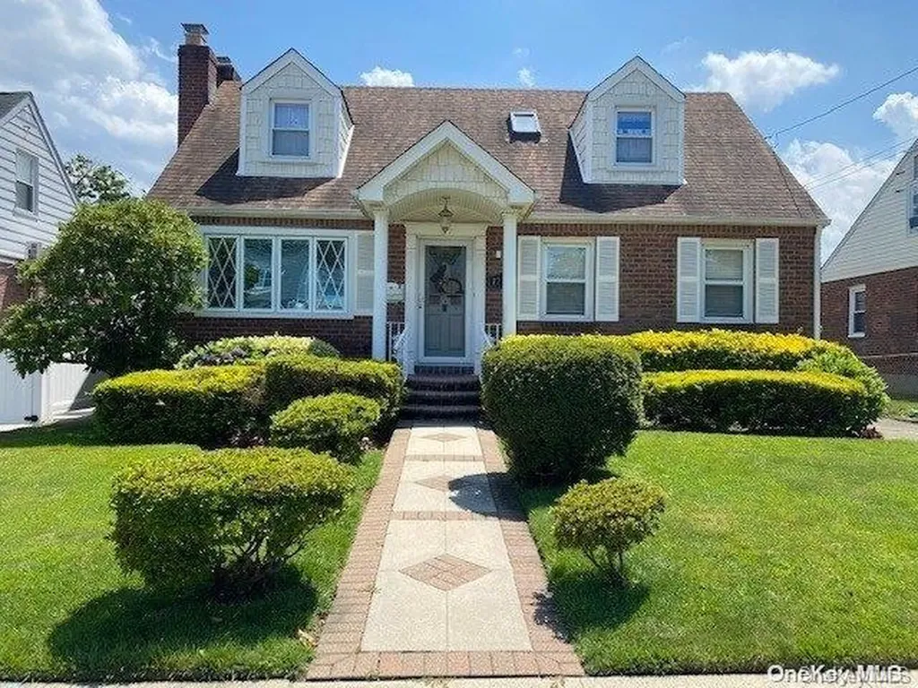 1726 Broadway New Hyde Park NY 11040