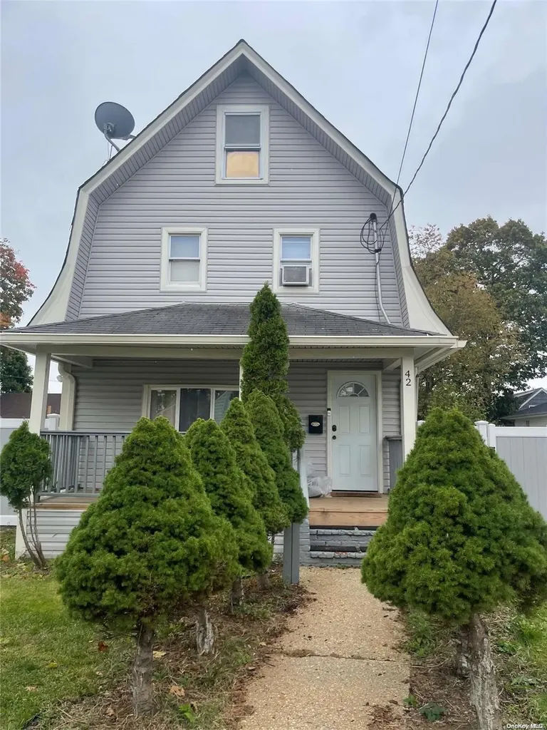 42 Chase Street Hempstead NY 11550