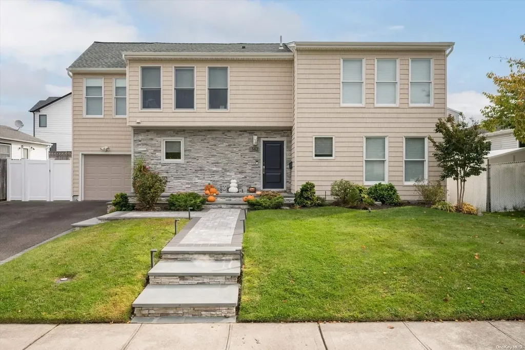 142 Morton Boulevard Plainview NY 11803