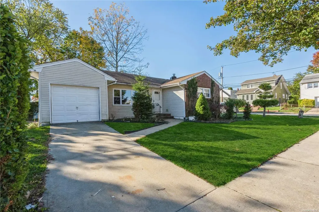 4 Jesse Street Freeport NY 11520