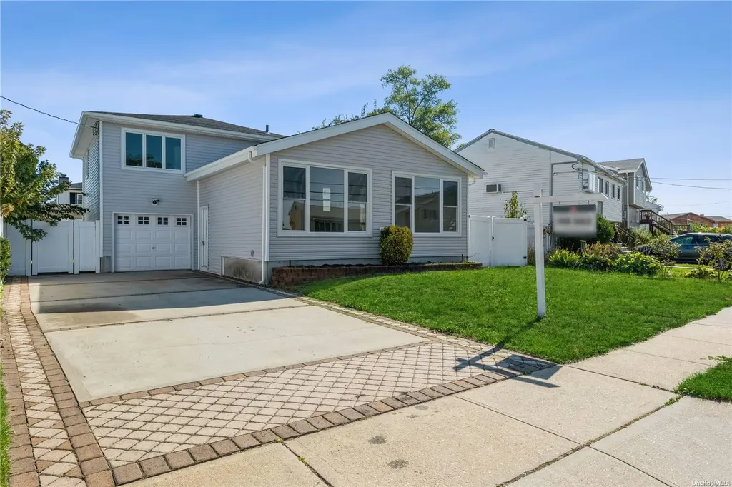 305 Branch Avenue Freeport NY 11520