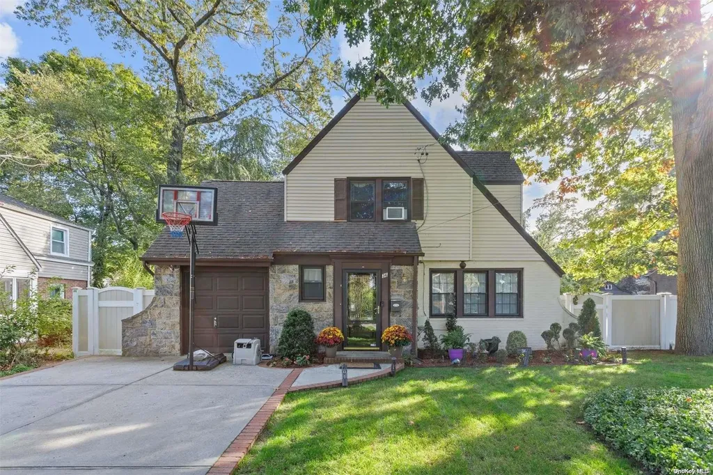 36 Maple Drive Roosevelt NY 11575