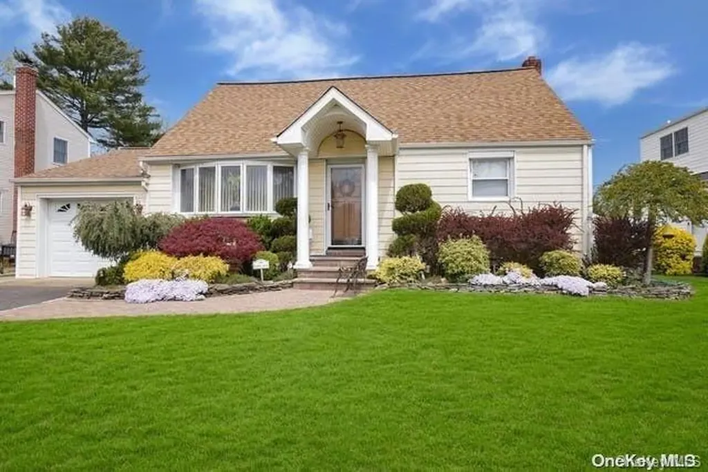 36 Lewis Lane Syosset NY 11791