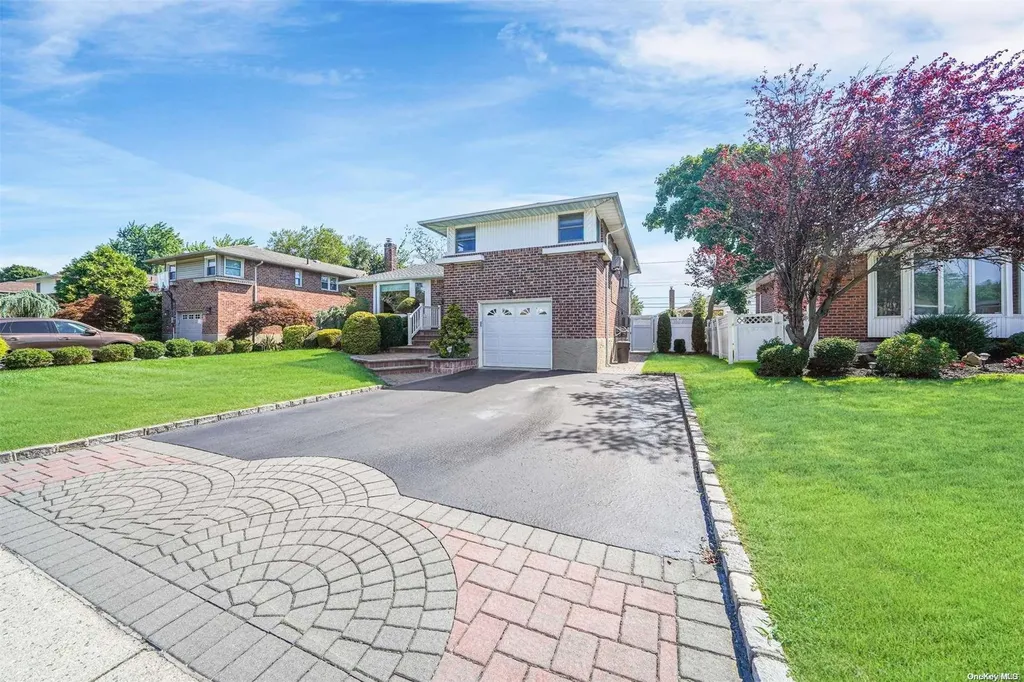 94 Gate Lane Levittown NY 11756