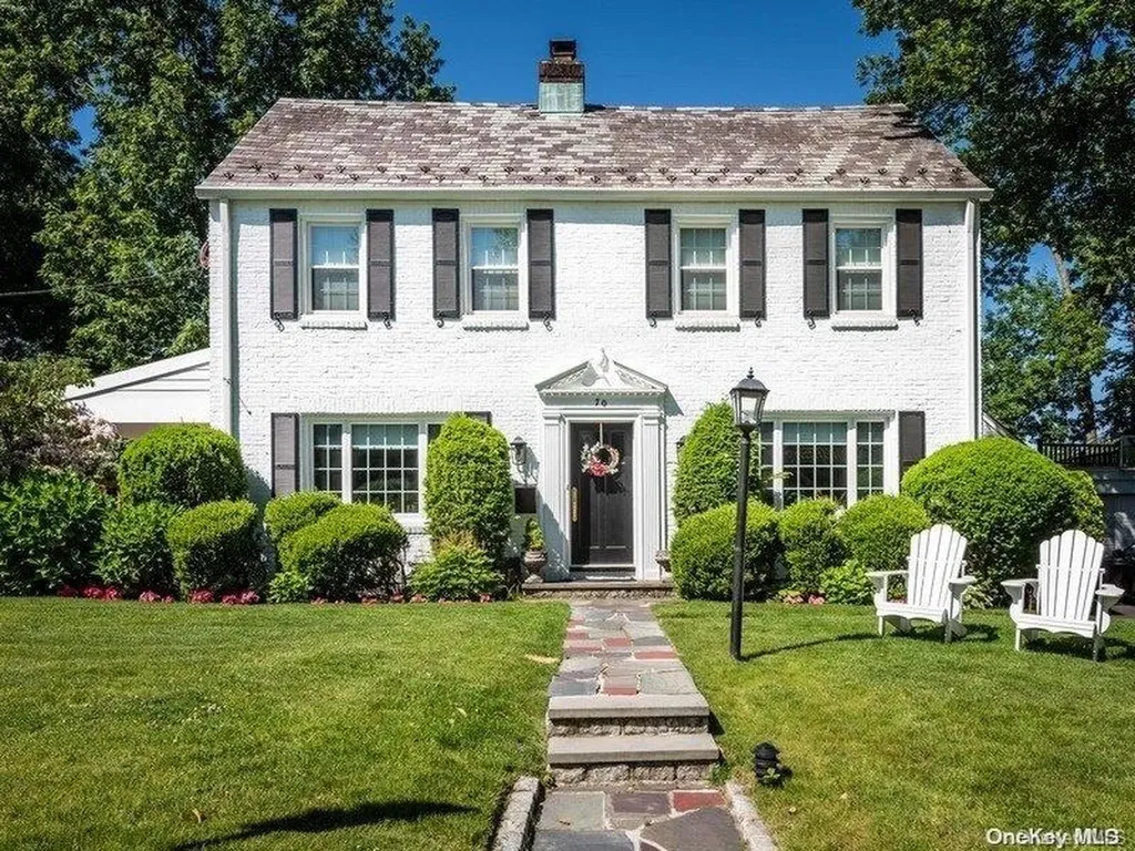 70 Ridge Crescent Manhasset NY 11030