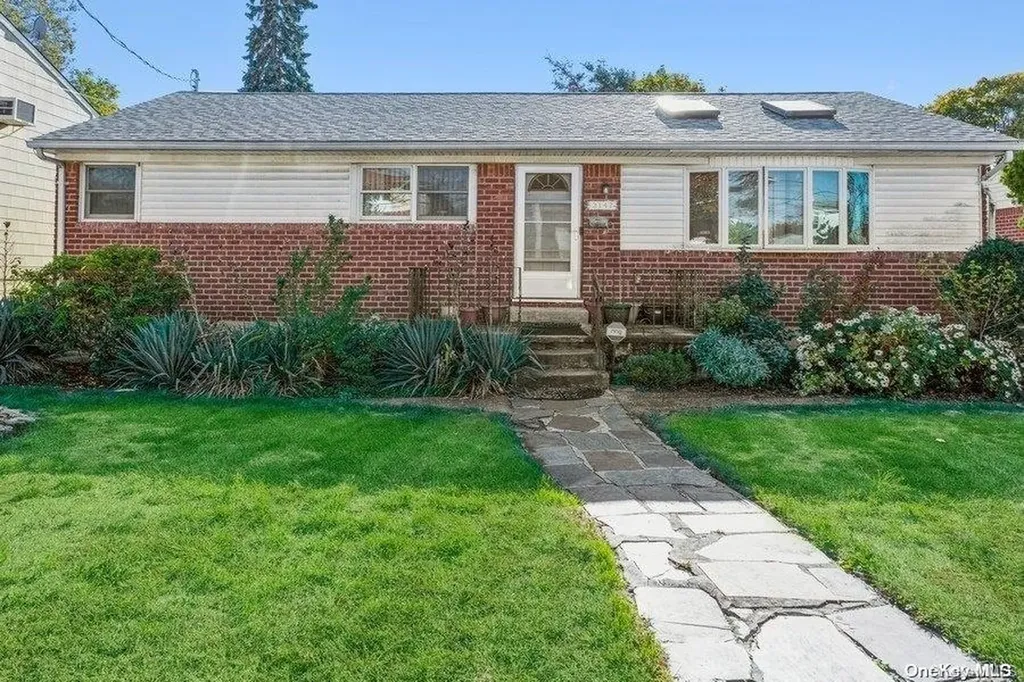 2147 Hoffman Avenue Elmont NY 11003