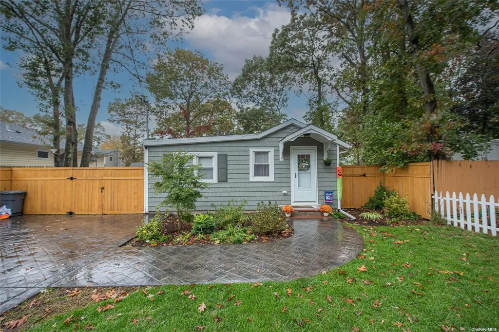 32 Paul Drive Mastic NY 11950