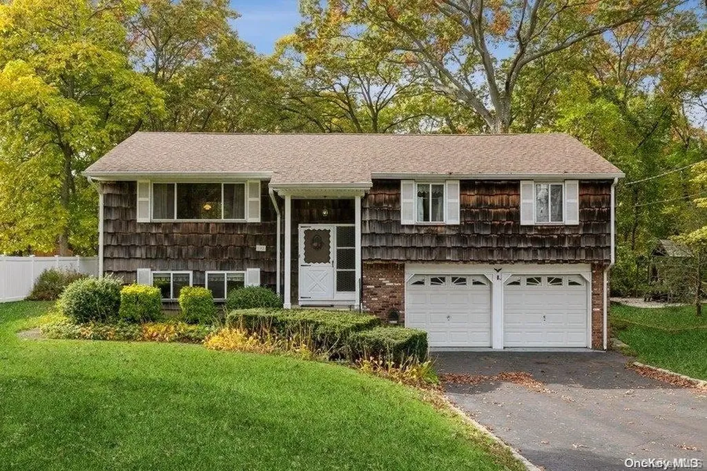 102 Summit Drive Smithtown NY 11787