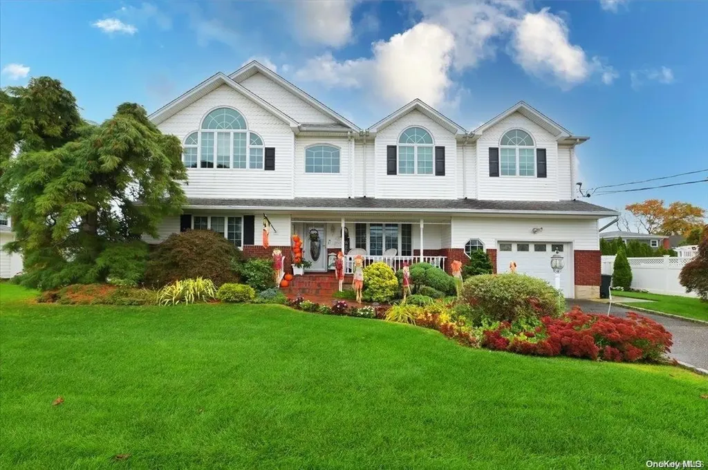 5 Grant Place Lindenhurst NY 11757