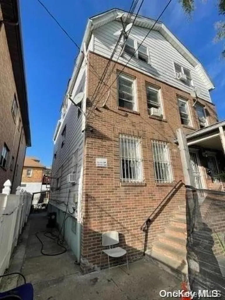 1705 Hammersley Avenue Bronx NY 10469