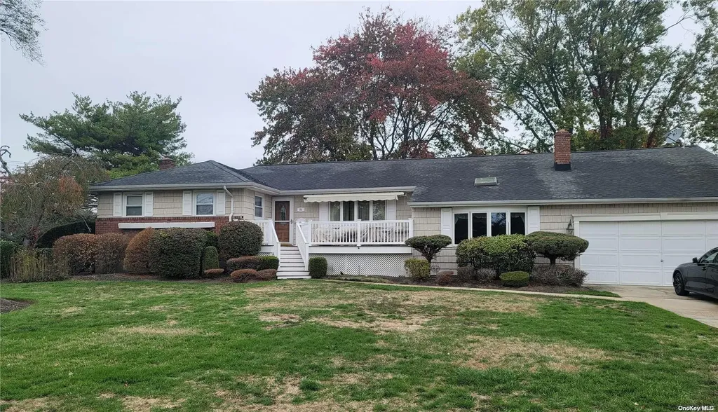 21 Sunny Lane Bay Shore NY 11706