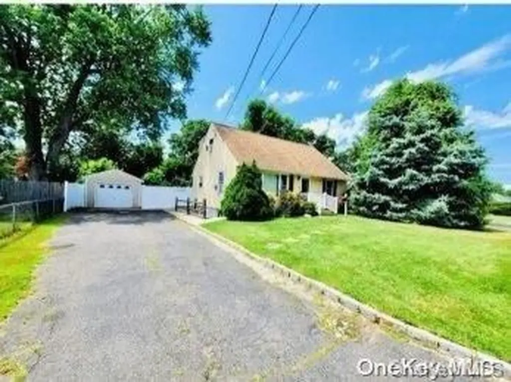 117 Stanley Drive Centereach NY 11720