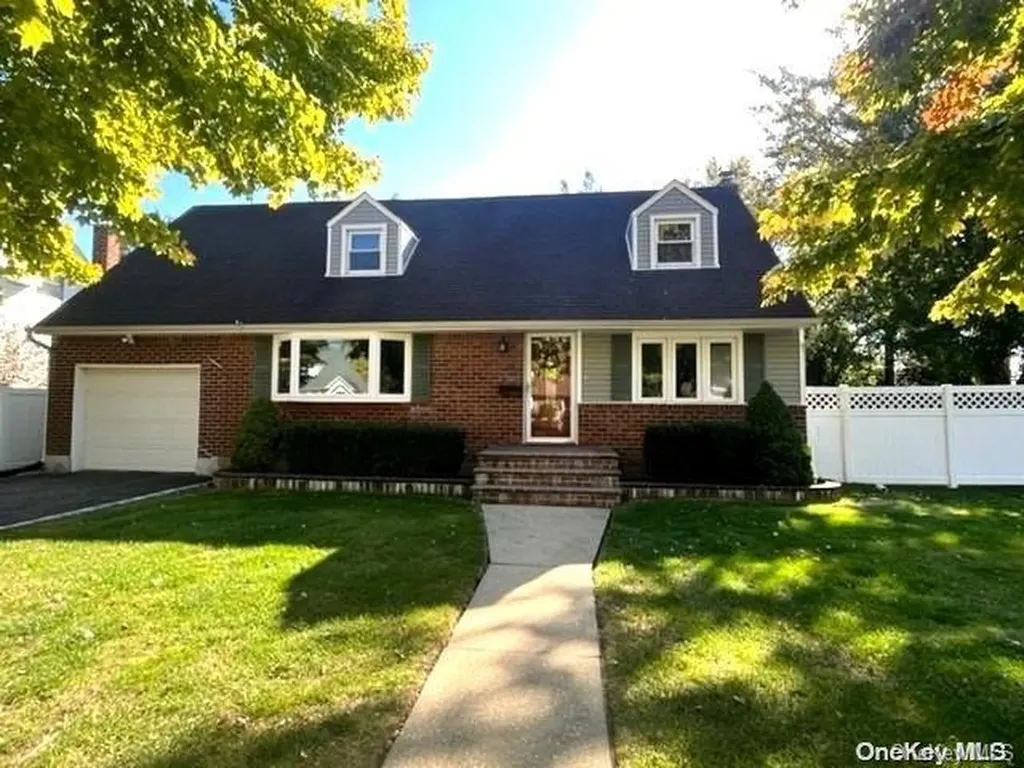 11 Amby Avenue Plainview NY 11803