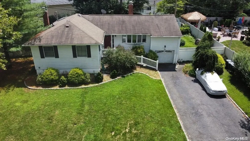 10 Maspeth Drive Melville NY 11747