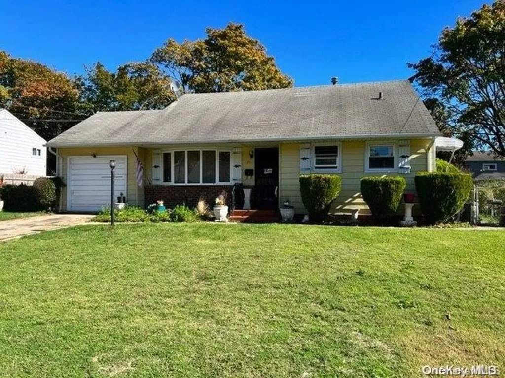 21 William Street Bay Shore NY 11706