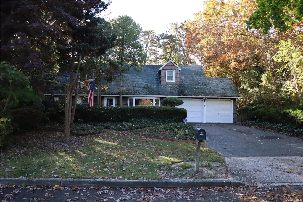 2 Beecher Street Coram NY 11727