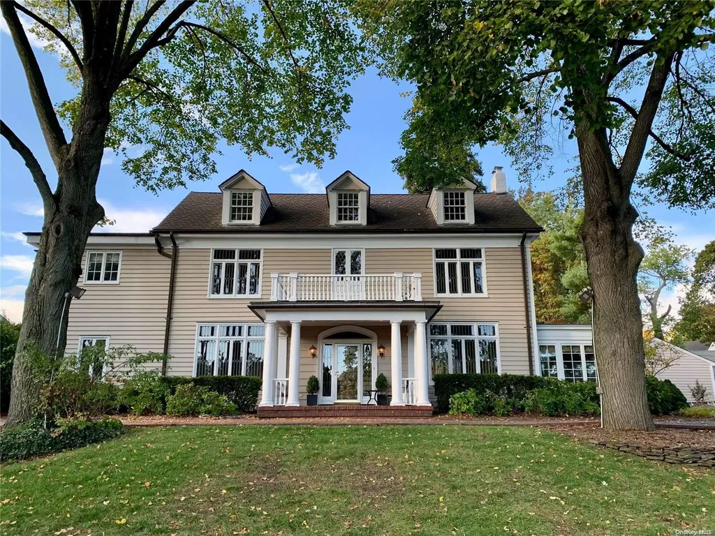 400 Hunt Lane Manhasset NY 11030