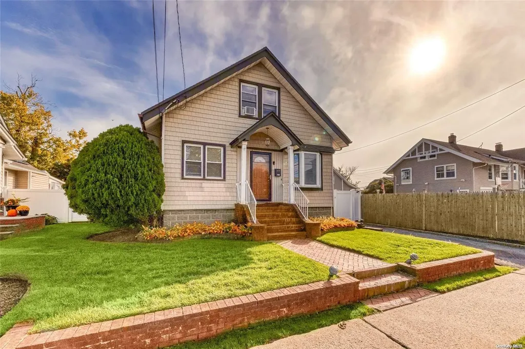 1018 Mckinley Street Baldwin NY 11510