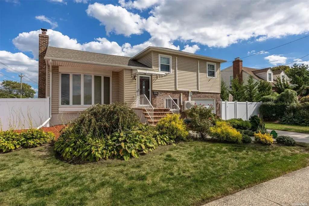 3079 Benjamin Road Oceanside NY 11572