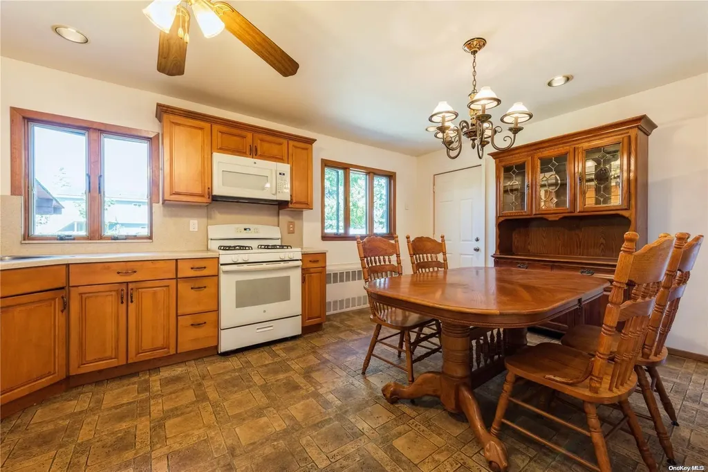 53 Nims Avenue West Babylon NY 11704