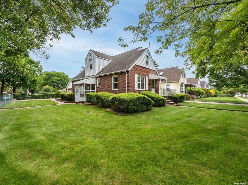54 Rose Lane New Hyde Park NY 11040