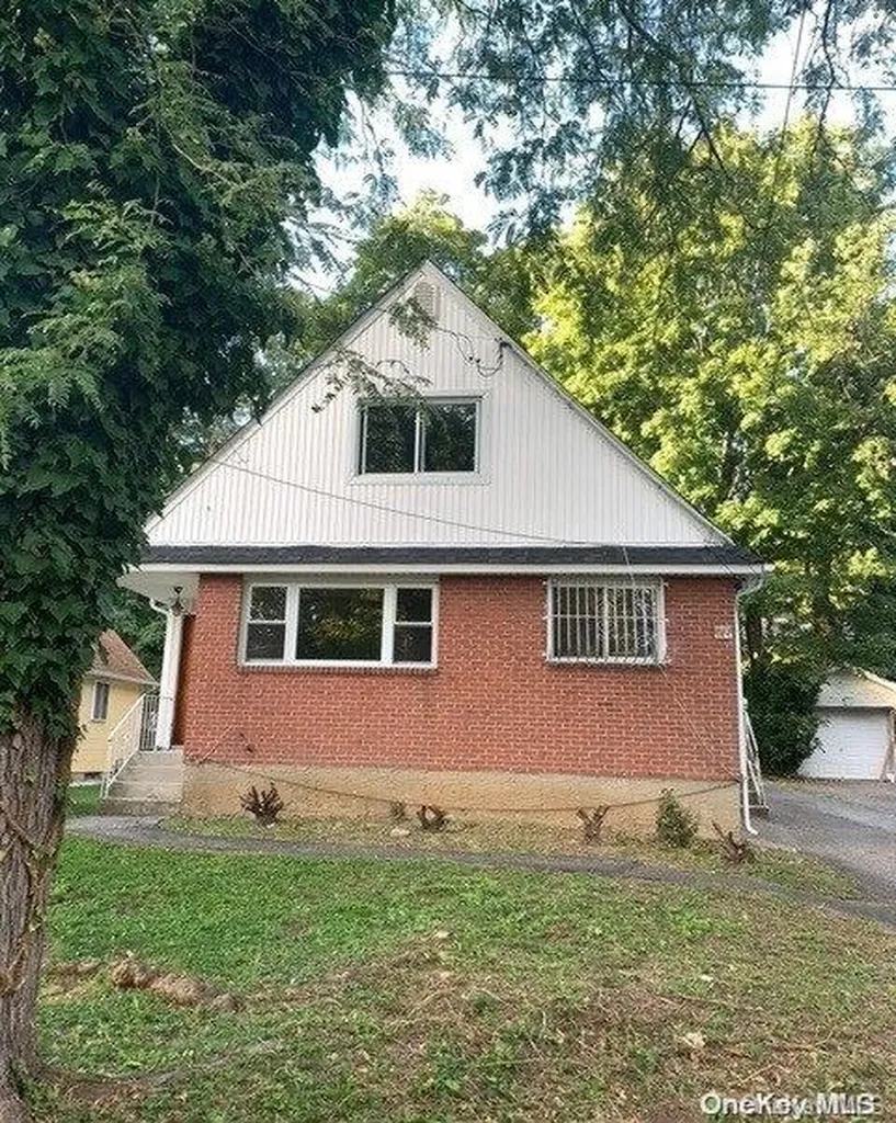 73 Susquehanna Avenue Great Neck NY 11021