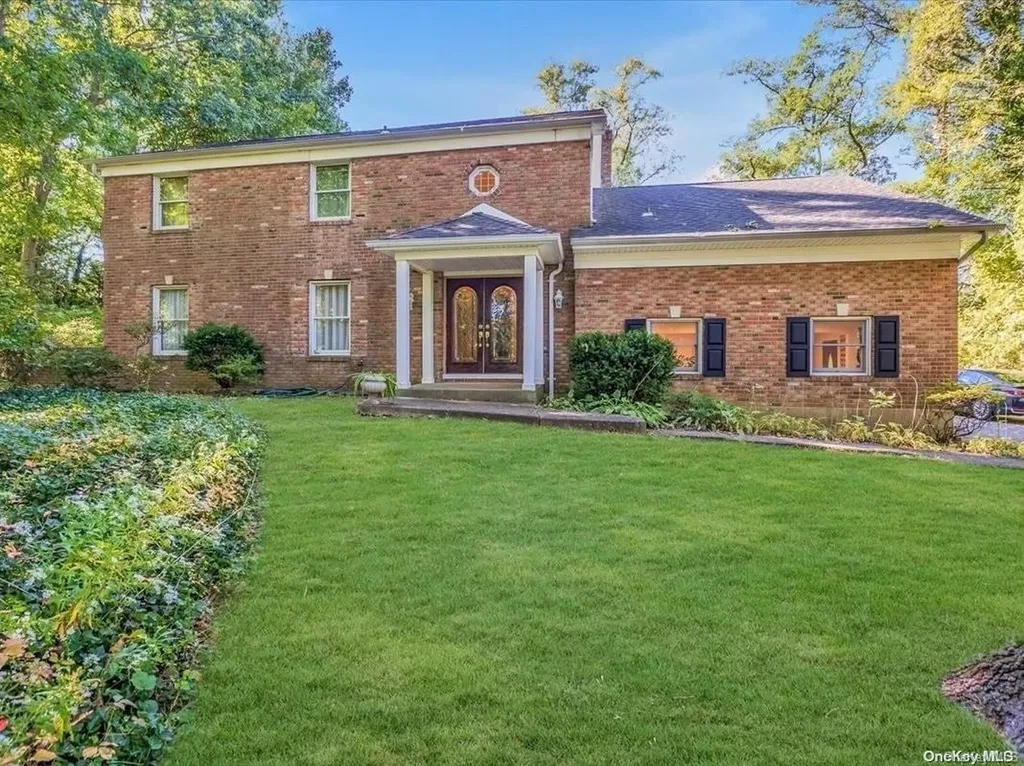 7 Pudding Lane Dix Hills NY 11746