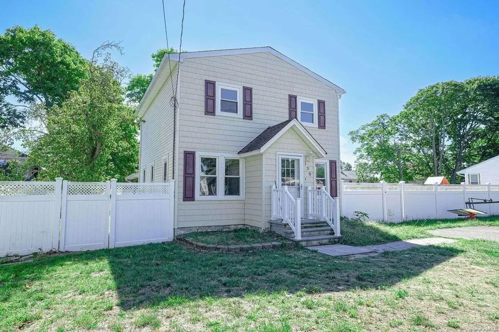 130 Smith Street Bay Shore NY 11706