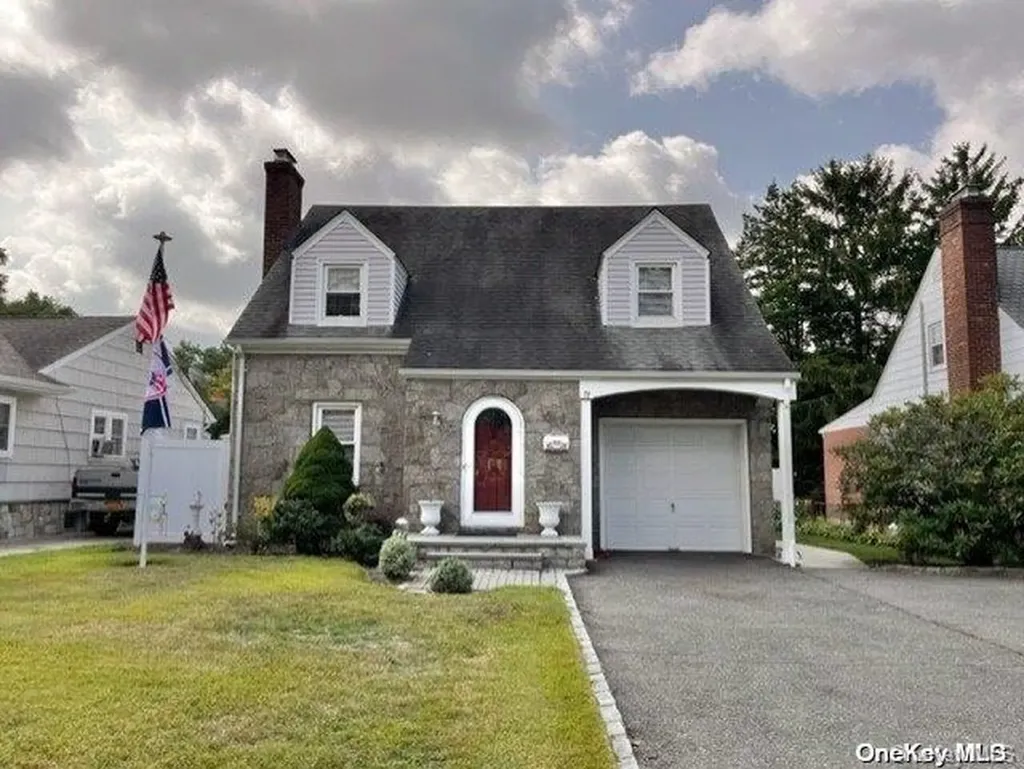 71 Woolsey Avenue Glen Cove NY 11542