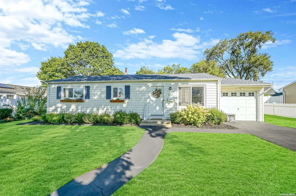 1210 6th Street West Babylon NY 11704