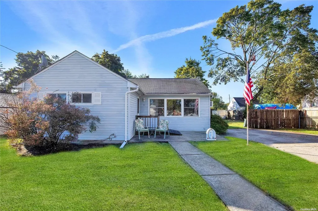 6 Poplar Street Central Islip NY 11722