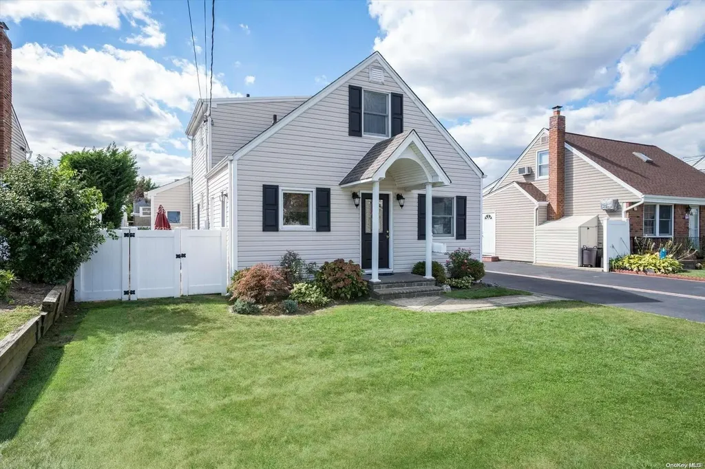 122 Rosebud Avenue Merrick NY 11566