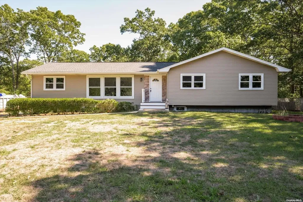 105 Cedarhurst Avenue Medford NY 11763