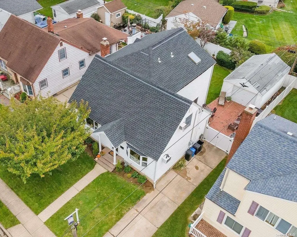 270 Devonshire Drive New Hyde Park NY 11040