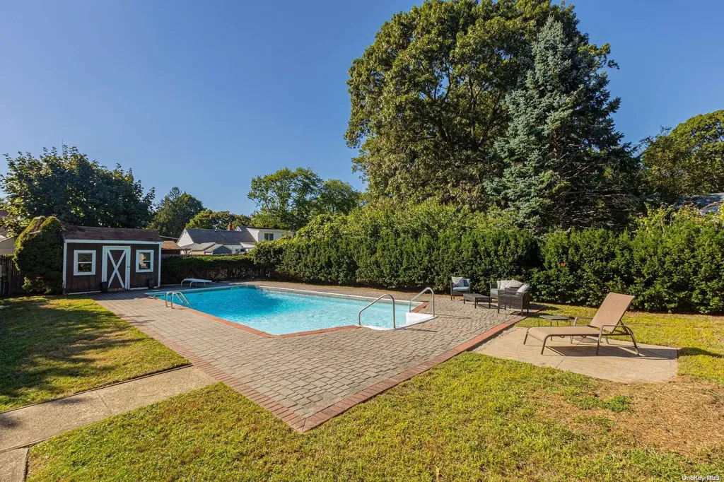 30 N Evergreen Drive Selden NY 11784