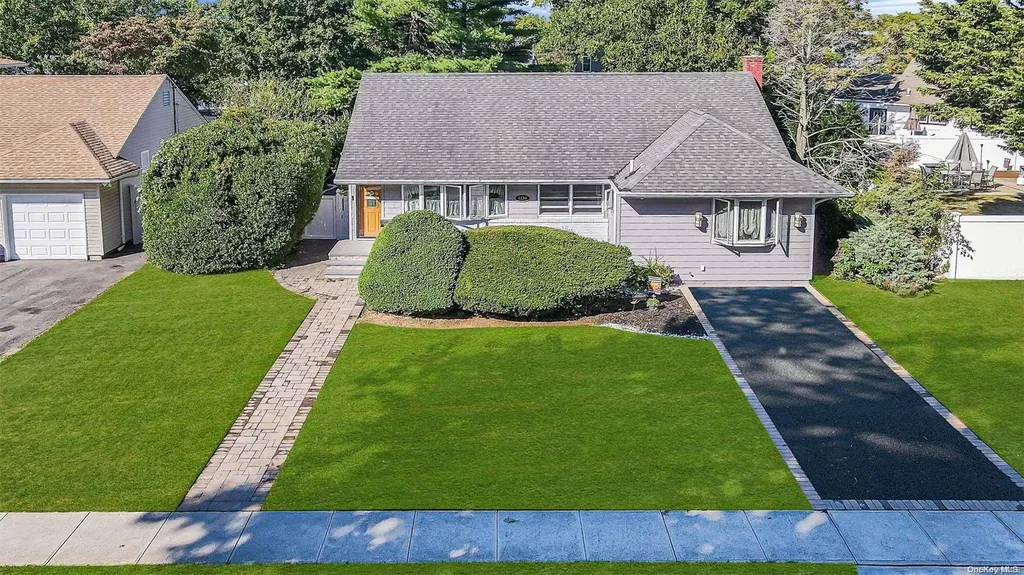 1236 Holly Road Wantagh NY 11793