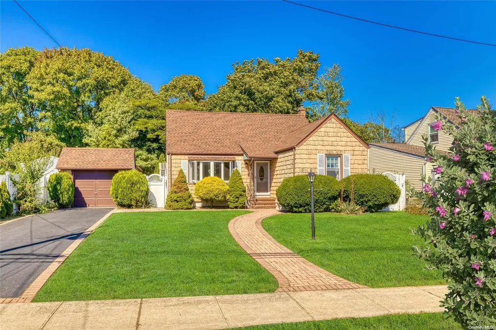 551 18th Street West Babylon NY 11704