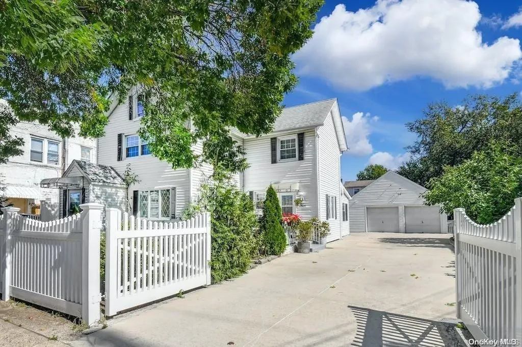 4 Covert Avenue New Hyde Park NY 11040