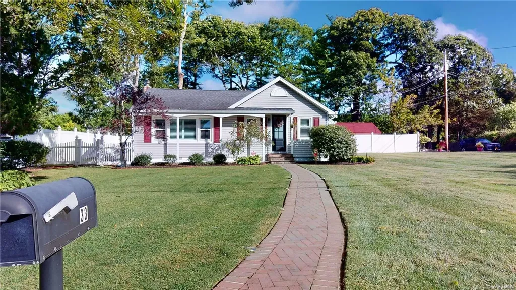 33 Elizabeth Avenue Smithtown NY 11787