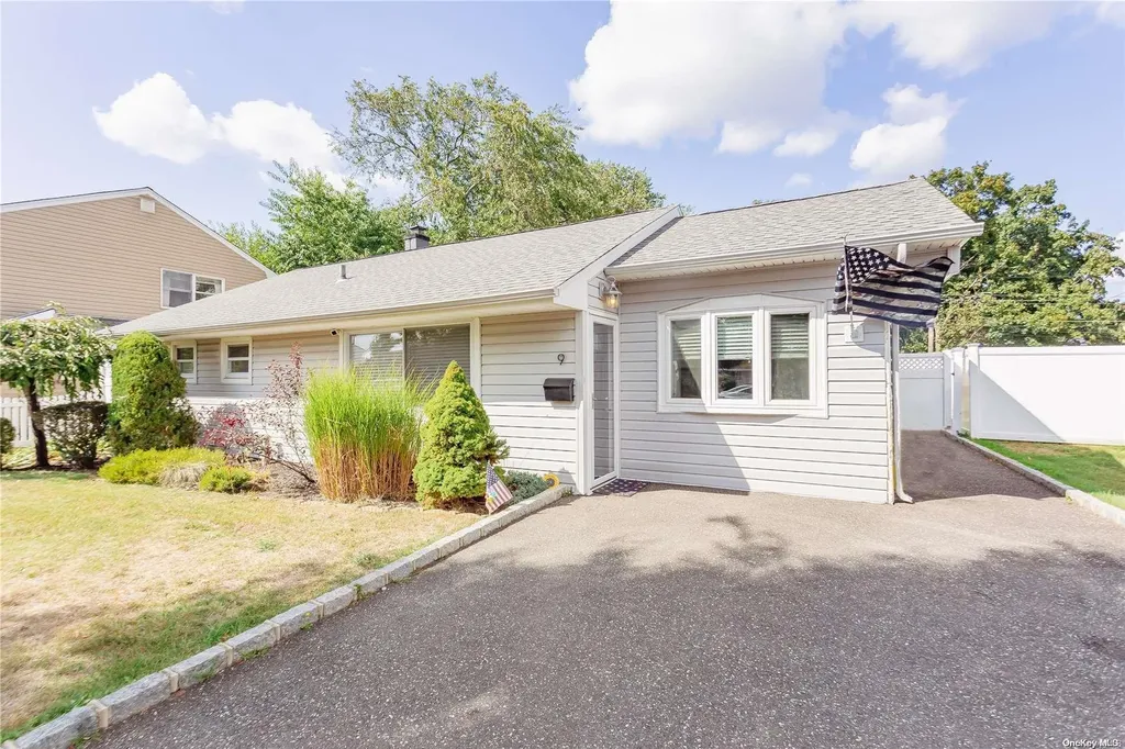 9 Hoover Lane Bethpage NY 11714