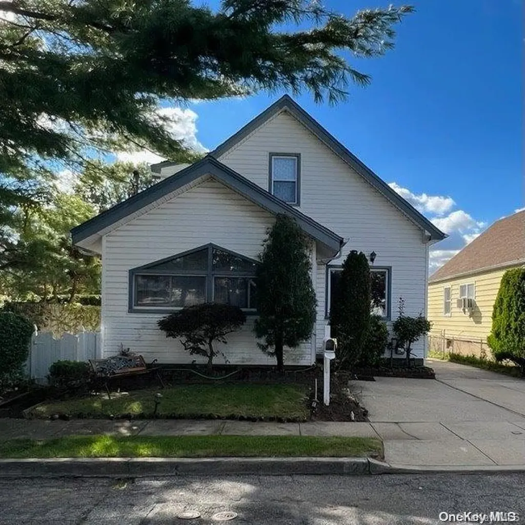22 Palmer Place Valley Stream NY 11580